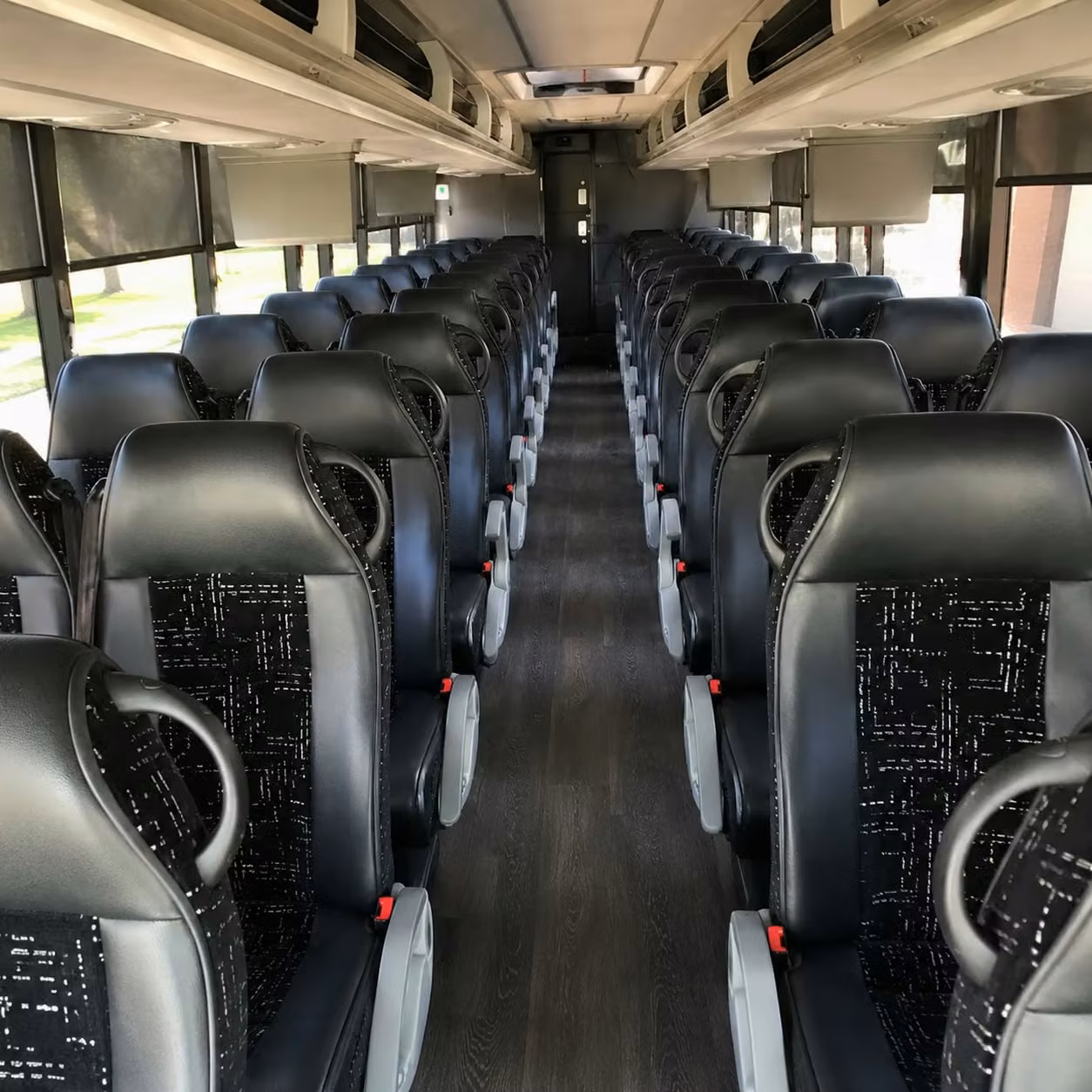 charter buses for wyoming michigan students heading to grand rapids area museums and science centers