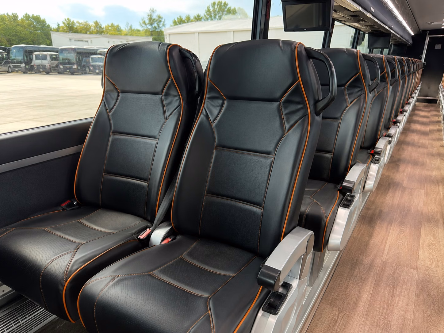 wyoming michigan wedding guest shuttle service from hotel to venue